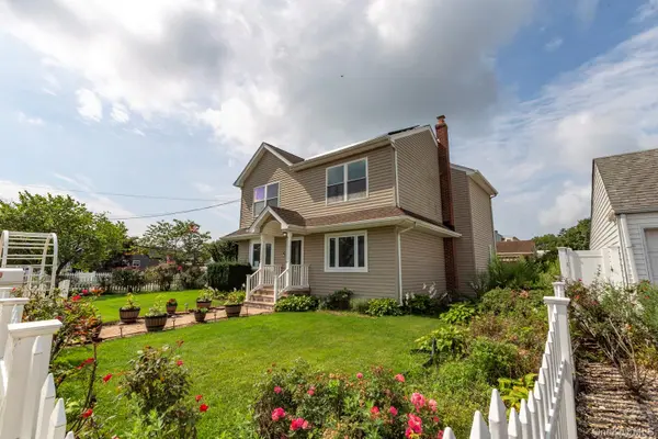 305 S Strong AVE, Copiague, NY 11726