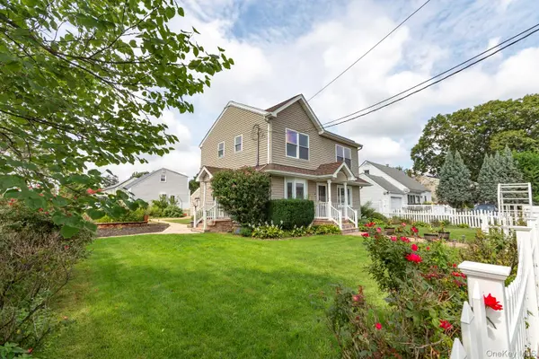 305 S Strong AVE, Copiague, NY 11726