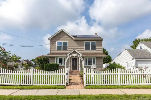 305 S Strong AVE, Copiague, NY 11726