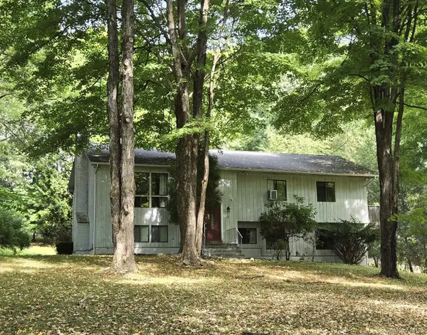 17 Franklin DR, Mahopac, NY 10541
