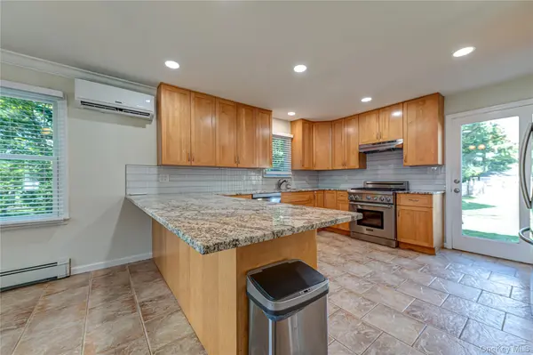 63 Boulevard AVE, Greenlawn, NY 11740