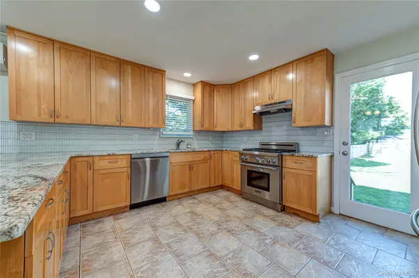 63 Boulevard AVE, Greenlawn, NY 11740