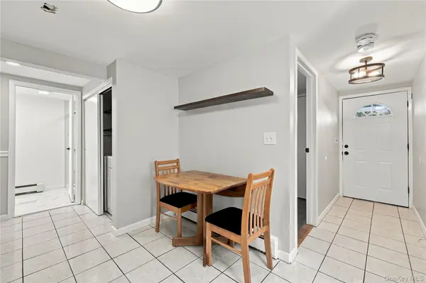 16 Imperial DR, Selden, NY 11784