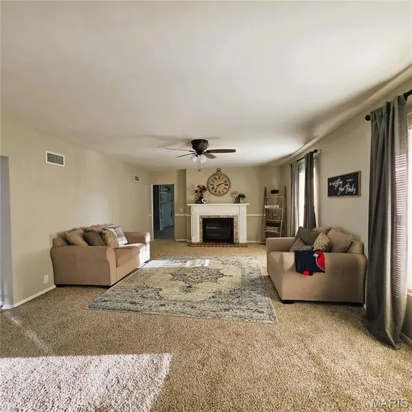1406 Rosedale LN, Poplar Bluff, MO 63901