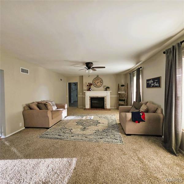 1406 Rosedale LN, Poplar Bluff, MO 63901