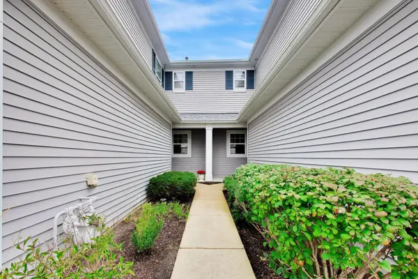2900 Glacier WAY #B, Wauconda, IL 60084