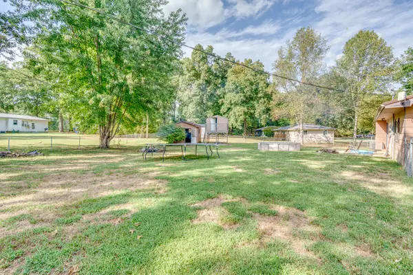 123 White Oak Park LN, Bluford, IL 62814