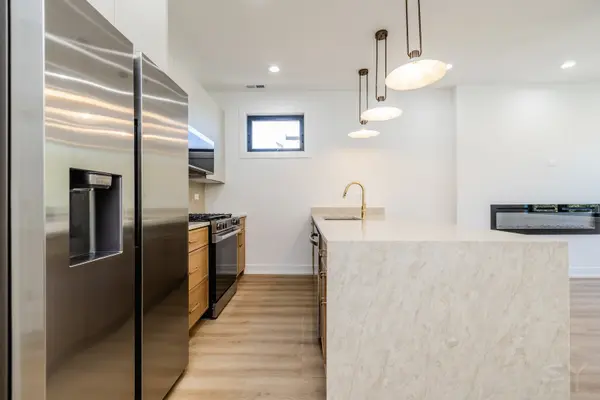 3327 W Division ST #2, Chicago, IL 60651
