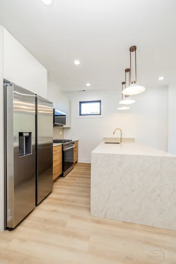 3327 W Division ST #2, Chicago, IL 60651