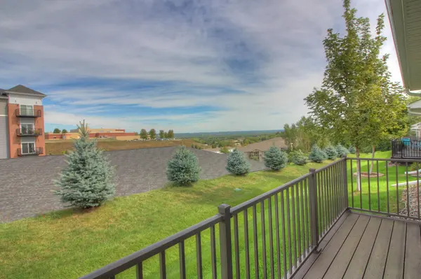 2734 Ridgeview DR, Red Wing, MN 55066