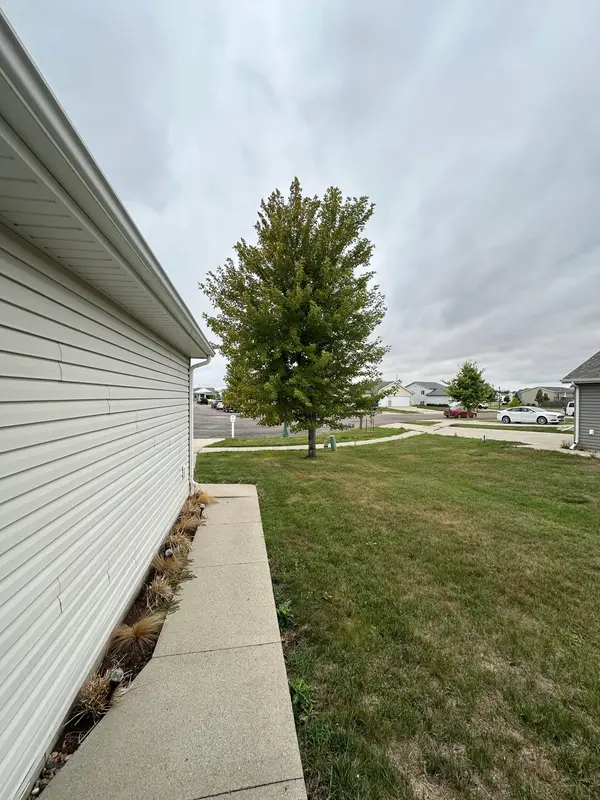 6060 Bennett CT S, Fargo, ND 58104