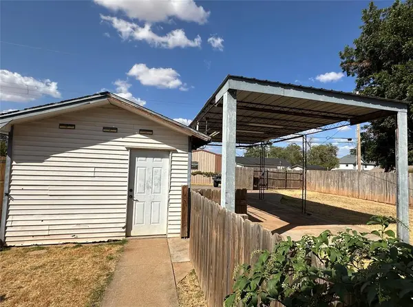 403 Eisenhower LN, Elk City, OK 73644