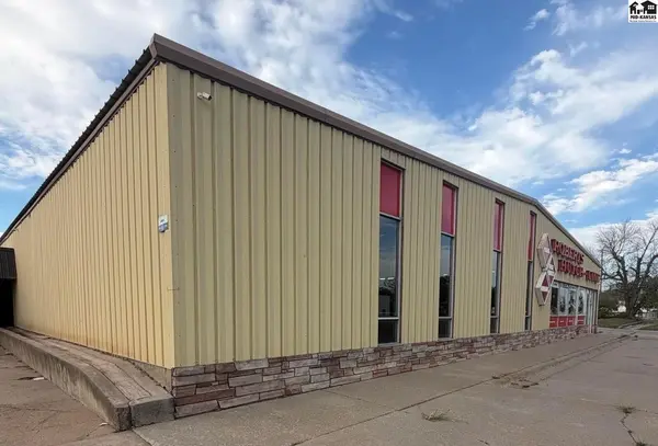 413 E 3rd Ave, Hutchinson, KS 67501
