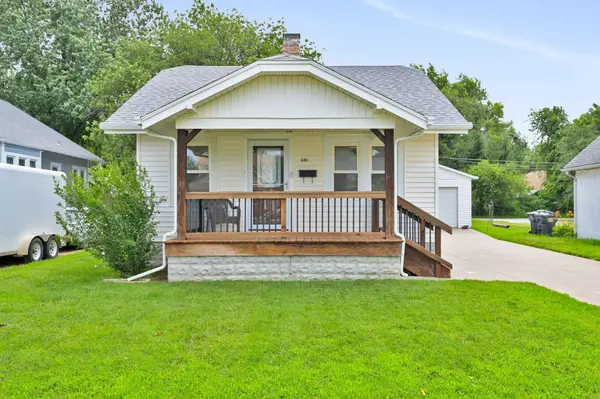 220 N Athenian Ave, Wichita, KS 67213