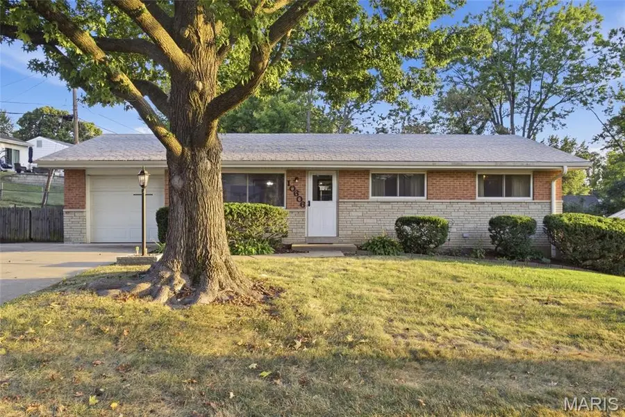 10606 Scotland DR, St Louis, MO 63114