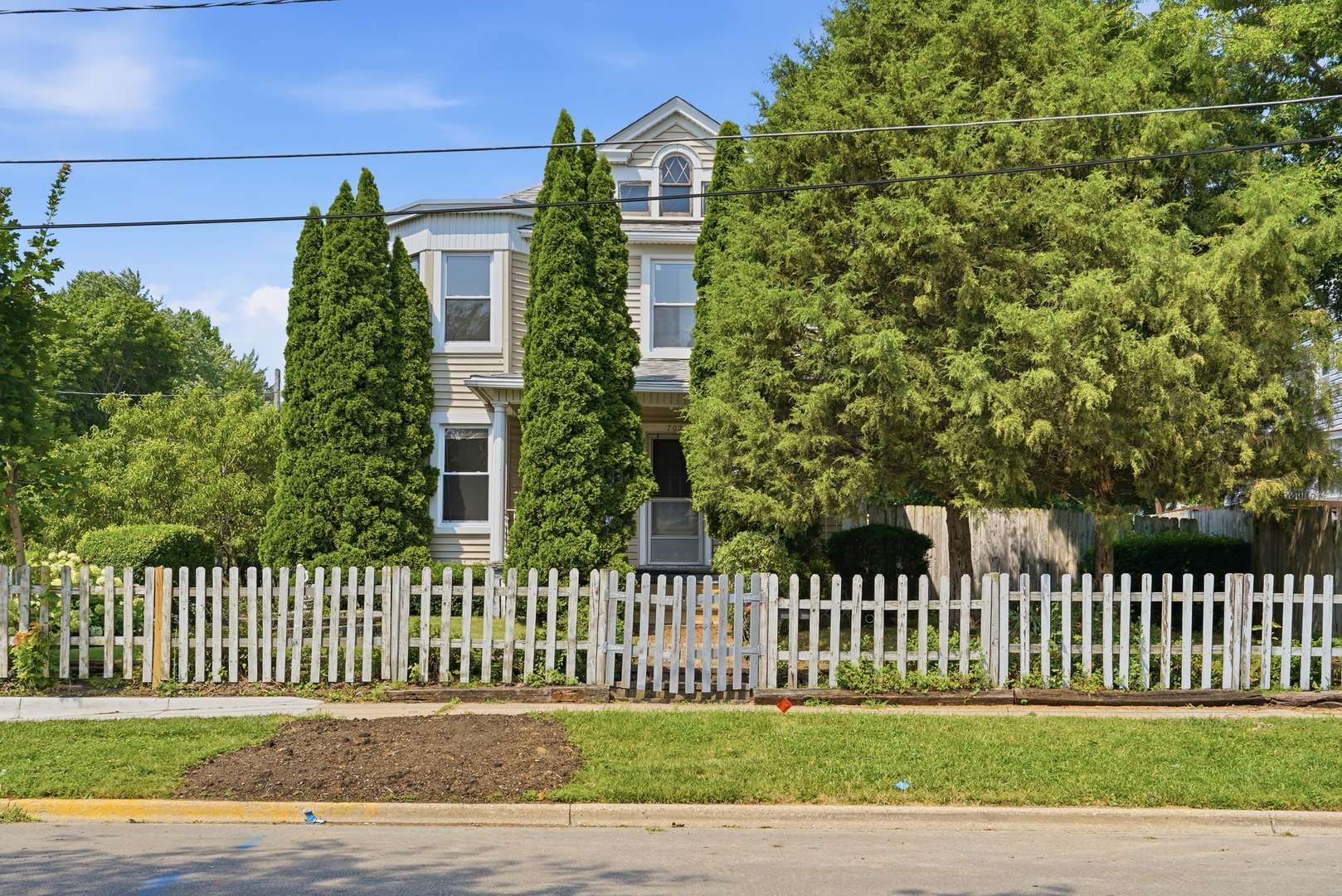 702 North AVE, Waukegan, IL 60085