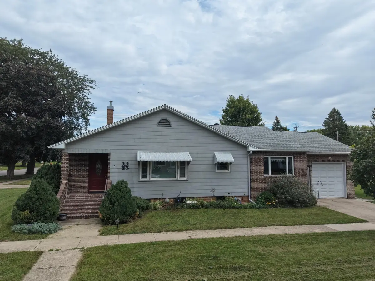 1101 1St AVE, Ackley, IA 50601
