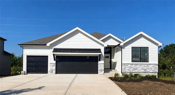 19326 Skyview LN, Spring Hill, KS 66083