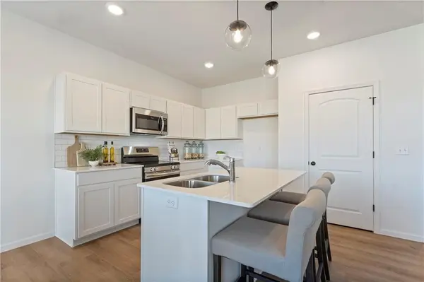 18420 W 205th ST, Spring Hill, KS 66083