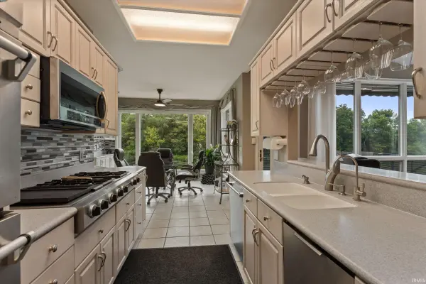 709 Bittersweet Cove DR, Mishawaka, IN 46544
