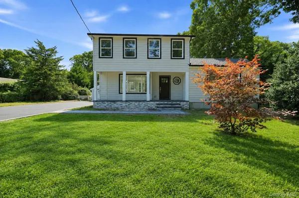 355 Forest LN, Smithtown, NY 11787