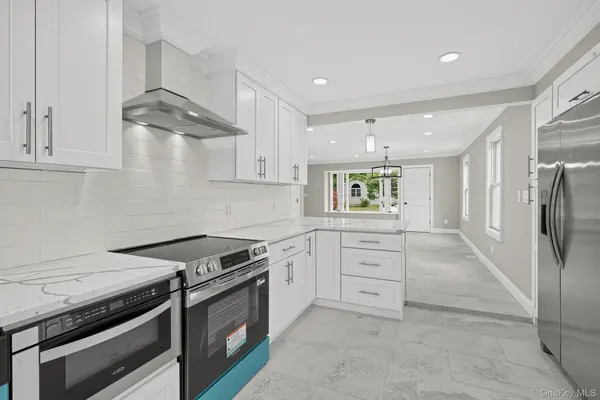 355 Forest LN, Smithtown, NY 11787