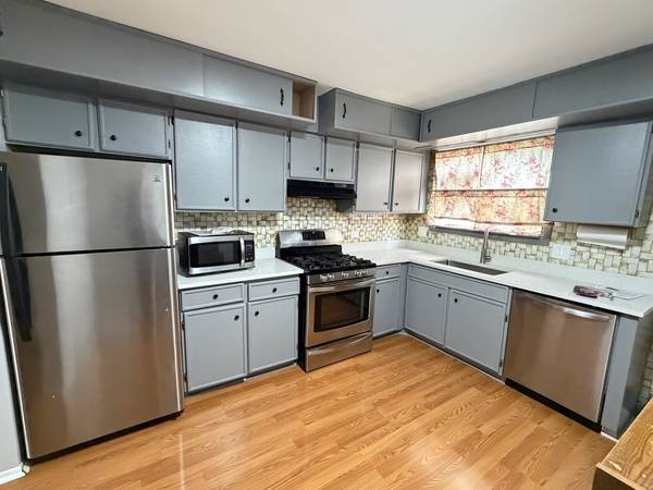 495 Mchenry RD #1B, Wheeling, IL 60090