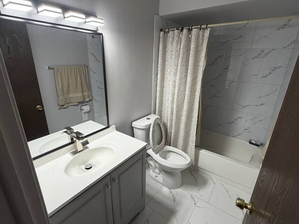 495 Mchenry RD #1B, Wheeling, IL 60090
