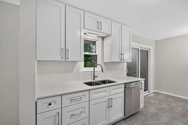 406 Centennial DR, Roseville, MN 55113