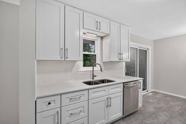406 Centennial DR, Roseville, MN 55113