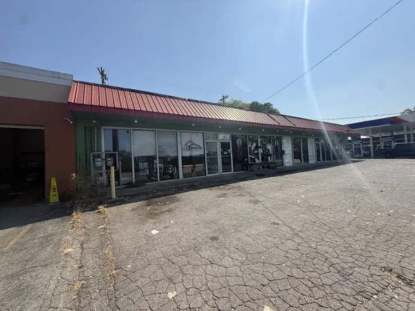 605A N Riverside Dr, Clarksville, TN 37040