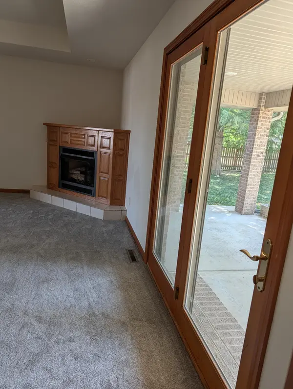 1391 S Meadow LN, Bolivar, MO 65613