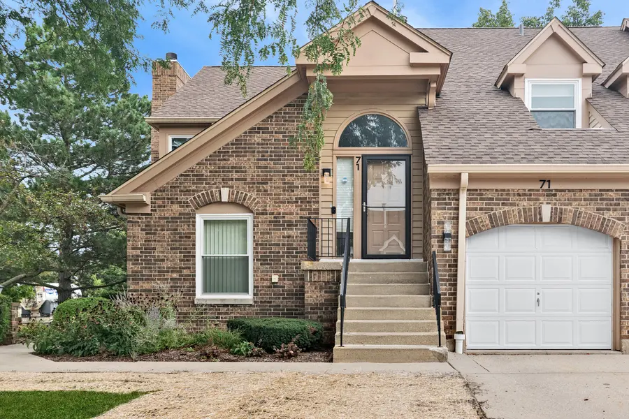 71 Willow Pkwy #72-2, Buffalo Grove, IL 60089