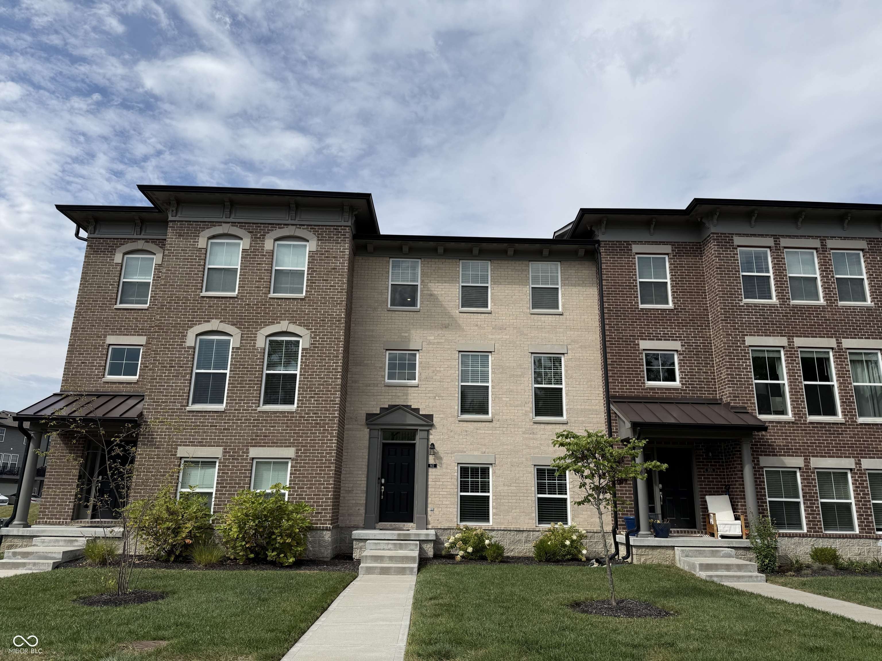 912 Yorkshire LN, Zionsville, IN 46077