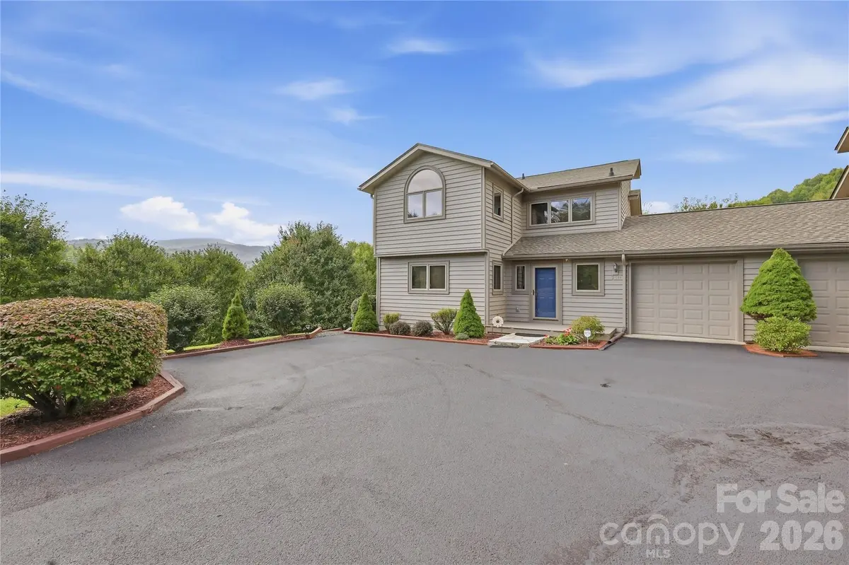 351 Silver Springs DR #B, Banner Elk, NC 28604
