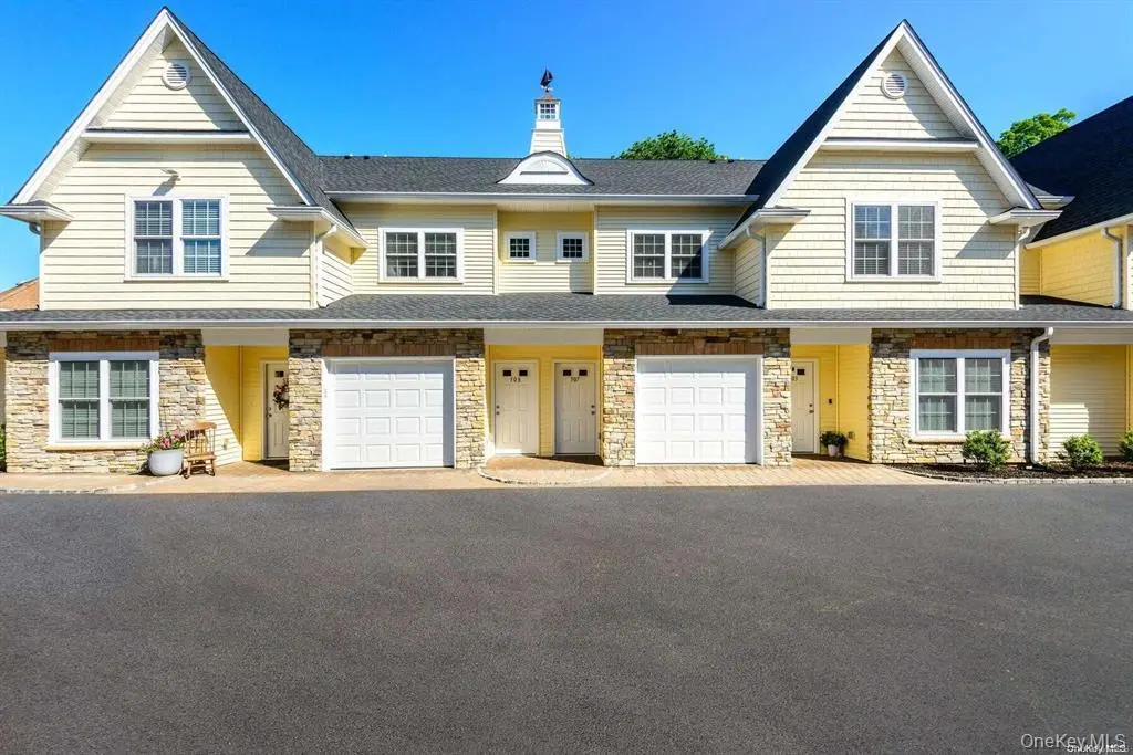 20 Creek RD #702, Huntington, NY 11743