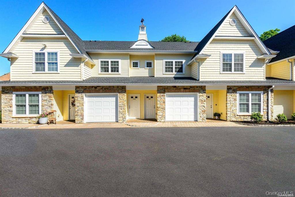 20 Creek RD #702, Huntington, NY 11743