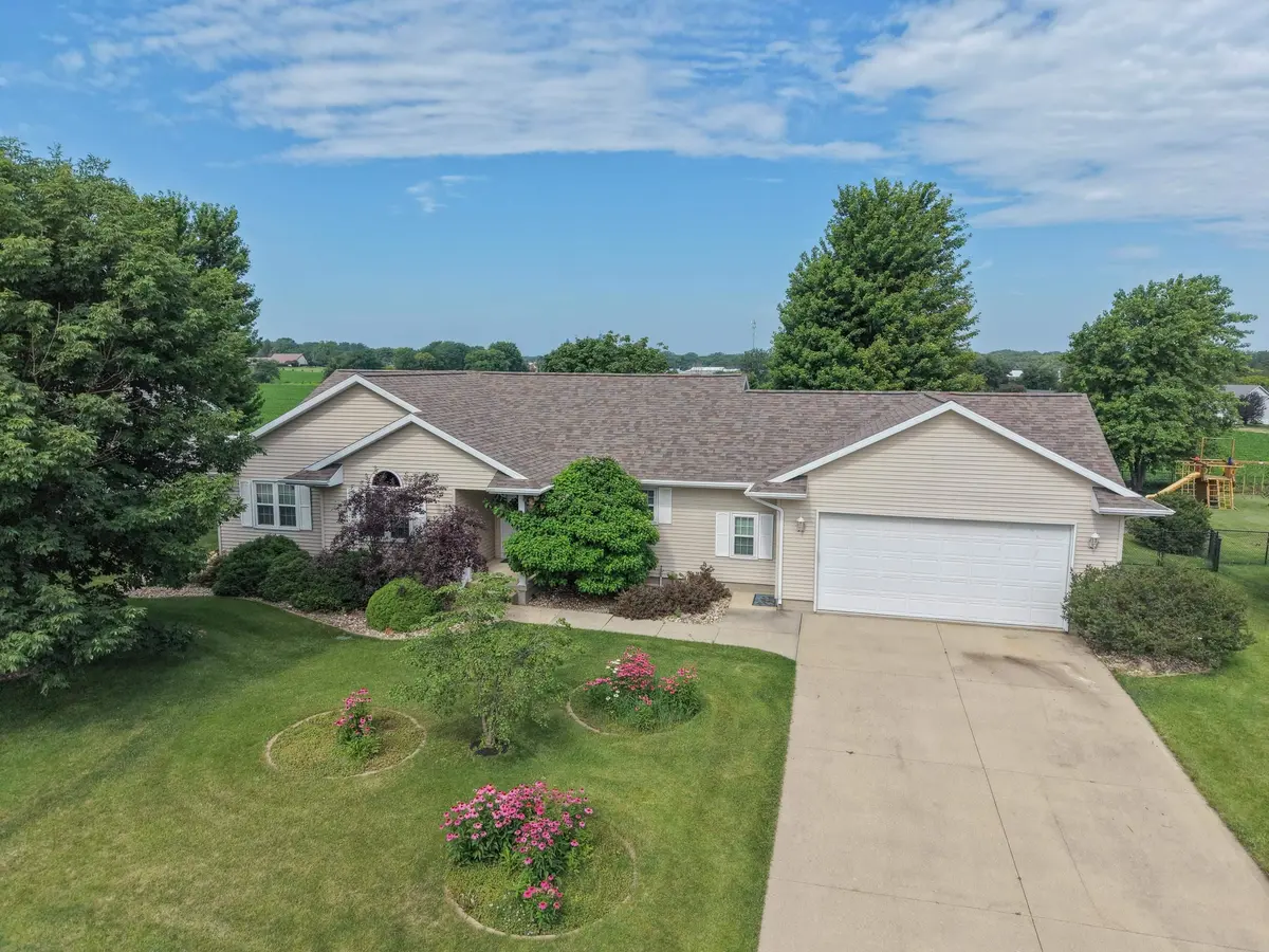 120 Whitetail RDG, Hudson, IA 50643