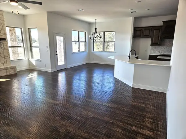 385 Willie's Court, Whitesboro, TX 76273
