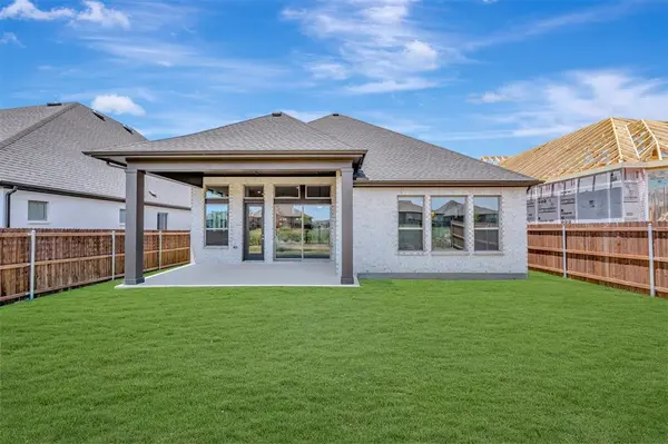 7829 Pondview Lane, Fort Worth, TX 76123