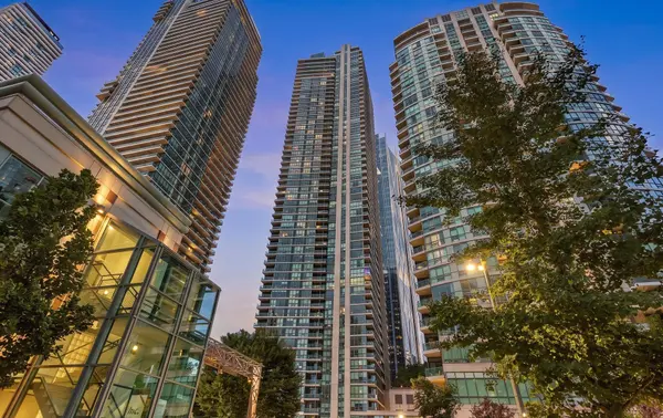 18 Harbour ST #1709, Toronto C01, ON M5J 2Z6