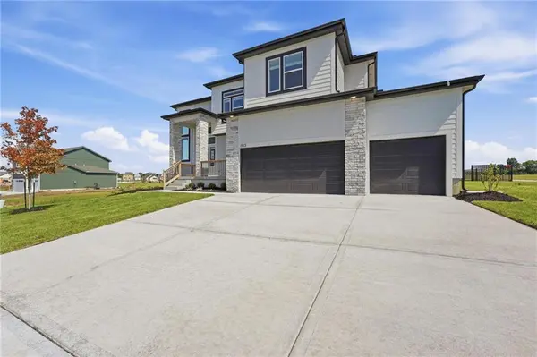 1513 SE Rising Sun DR, Lee's Summit, MO 64081