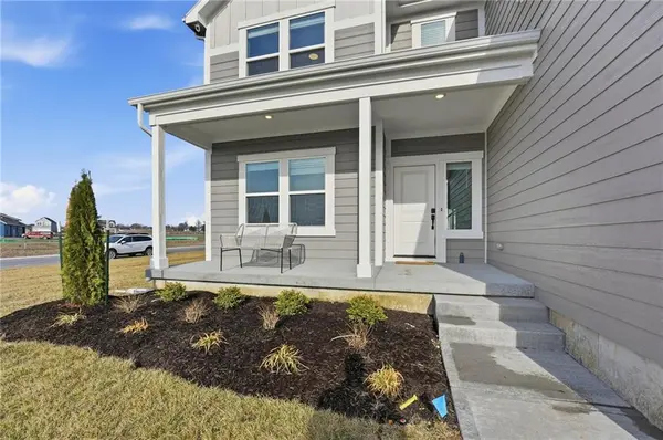 1520 SE Sweet Root DR, Lee's Summit, MO 64081