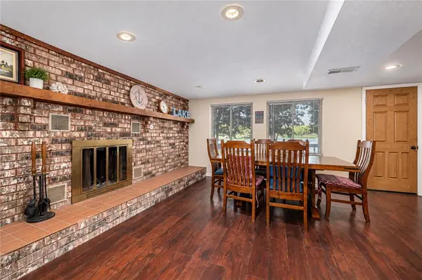 5037 Saratoga DR, Mclouth, KS 66054