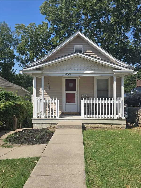 4542 State Line RD, Kansas City, KS 66103