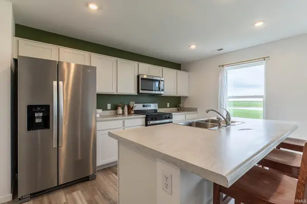 4790 Carson CT, Woodburn, IN 46797