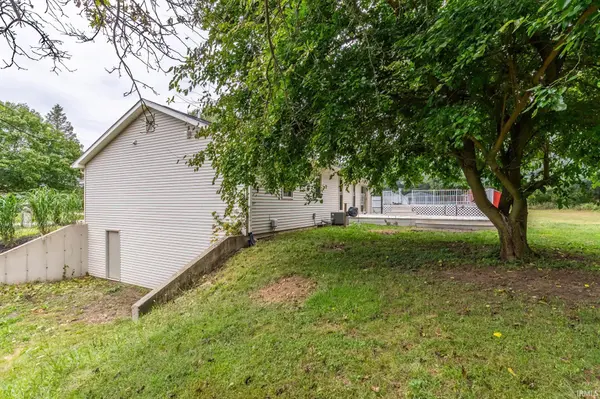 1250 N Arbutus TRL, Warsaw, IN 46580