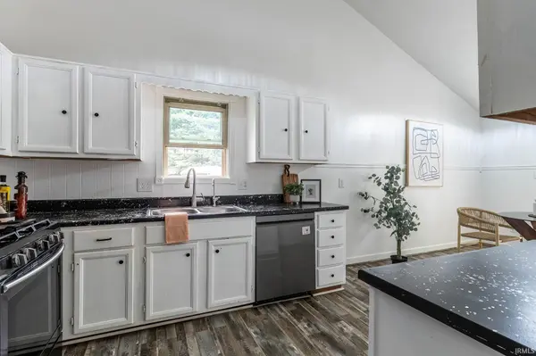 1250 N Arbutus TRL, Warsaw, IN 46580