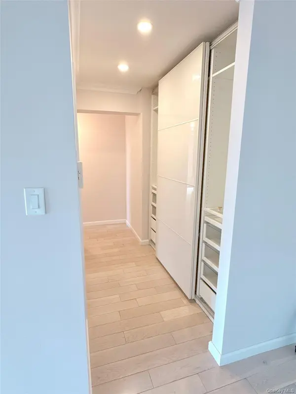 18-65 211th ST #5G, Bayside, NY 11360