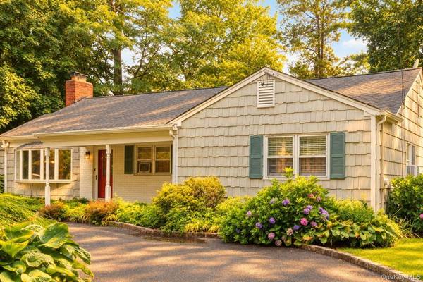 75 Cove RD, Huntington, NY 11743